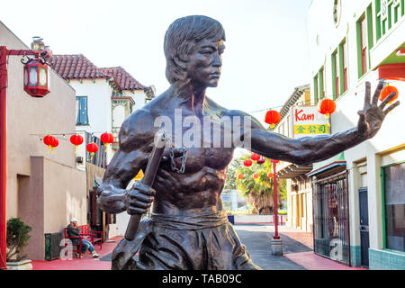 La statua di Bruce Lee in Chinatown, il centro cittadino di Los Angeles, California, Stati Uniti d'America Foto Stock