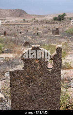 Oman, regione di Dhofar, la città capitale di Salalah. Antico Cimitero accanto a bin Ali tomba. Foto Stock