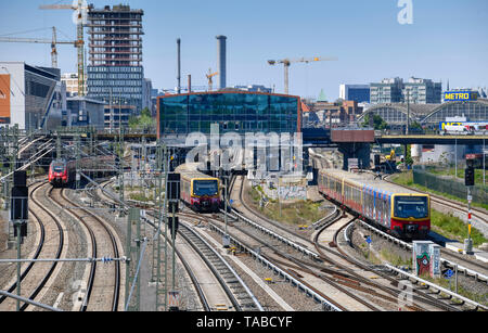 La stazione ferroviaria di Varsavia street, Friedrich di grove, Berlino, Germania, Bahnhof Warschauer Straße, Friedrichshain, Deutschland Foto Stock