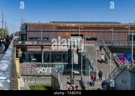 Scale, stazione ferroviaria di Varsavia street, Friedrich di grove, Berlino, Germania, Treppen, Bahnhof Warschauer Straße, Friedrichshain, Deutschland Foto Stock