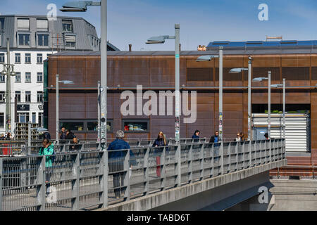 La stazione ferroviaria di Varsavia street, Friedrich di grove, Berlino, Germania, Bahnhof Warschauer Straße, Friedrichshain, Deutschland Foto Stock