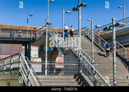 Scale, stazione ferroviaria di Varsavia street, Friedrich di grove, Berlino, Germania, Treppen, Bahnhof Warschauer Straße, Friedrichshain, Deutschland Foto Stock