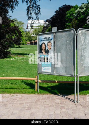 Strasburgo, Francia - 23 Maggio 2019: poster nel verde parco di sole per 2019 sulle elezioni per il Parlamento europeo con il francese Jean-Luc Melenchon con la Francia Insoumise Foto Stock