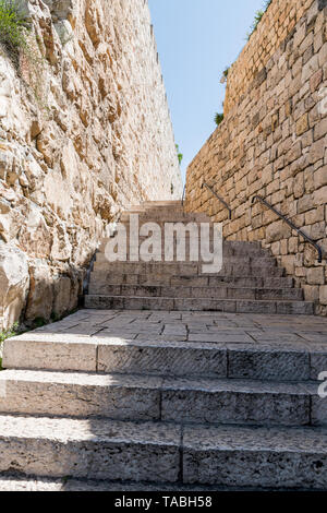 Scala d'ingresso alla città vecchia di Gerusalemme a Sion o porta di Sion Foto Stock