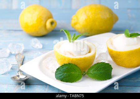 Sorbetto al limone Gelato al limone Foto Stock