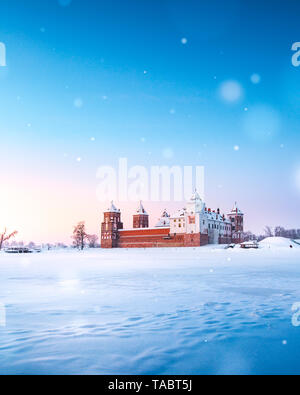 Vista panoramica sul Castello di Mir, sulla regione di Minsk, sulla Bielorussia Foto Stock