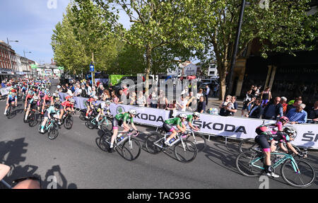 Salisbury, Wiltshire, Regno Unito. 23 Maggio, 2019. OVO energia serie Tour in bicicletta; i piloti al via della gara femminile Credito: Azione Sport Plus/Alamy Live News Foto Stock