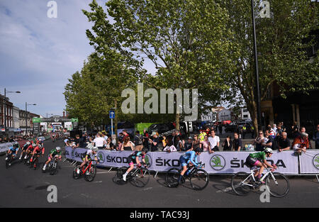 Salisbury, Wiltshire, Regno Unito. 23 Maggio, 2019. OVO energia serie Tour in bicicletta; i piloti al via della gara femminile Credito: Azione Sport Plus/Alamy Live News Foto Stock