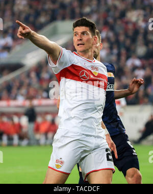 Stuttgart, Germania. 23 Maggio, 2019. Stoccarda è Mario Gomez reagisce durante la prima gamba match della Bundesliga relegazione di play-off tra Stoccarda e unione di Berlino a Stoccarda, Germania, 23 maggio 2019. La partita si è conclusa con un pareggio per 2-2. Credito: Philippe Ruiz/Xinhua/Alamy Live News Foto Stock