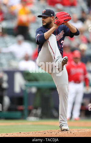 Anaheim, California, USA. Il 23 maggio 2019. Minnesota Twins a partire lanciatore Martin Perez (33) rende l'inizio per i gemelli durante il gioco tra il Minnesota Twins e il Los Angeles gli angeli di Anaheim presso Angel Stadium di Anaheim, CA, (foto di Peter Joneleit, Cal Sport Media) Credito: Cal Sport Media/Alamy Live News Foto Stock