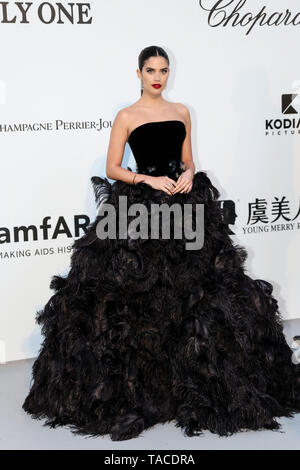 CANNES - 23 Maggio: Sara Sampaio arriva all'amfAR durante l'evento 2019 Festival di pellicola di Cannes il 23 maggio 2019 all'Eden Roc di Antibes, in Francia. (Foto di Lyvans Boolaky/imageSPACE/MediaPunch) Foto Stock