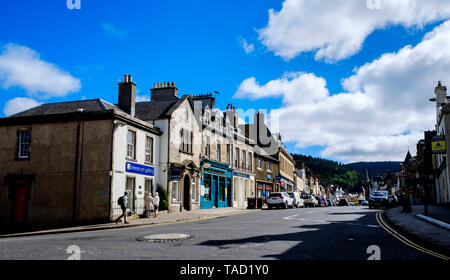 Una vista della High Street (A72) a Peebles, Scottish Borders, Scozia Foto Stock