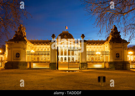 Il Belgio, Bruxelles, Royal Palace di Bruxelles la sera Foto Stock