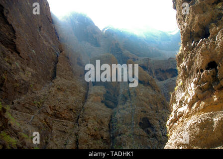 Alte rocce pietrose nel canyon di Masca Foto Stock