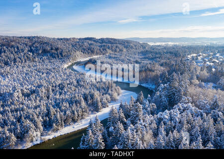 In Germania, in Baviera, antenna vista sul fiume Isar e zone golenali Isar vicino a Geretsried in inverno Foto Stock