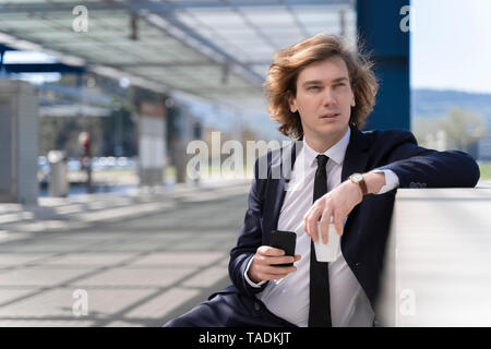 L'Italia, Firenze, giovane imprenditore outdoor Foto Stock