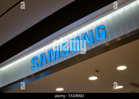 Bangkok, Tailandia - 22 Maggio 2019: logo Samsung nella parte anteriore del negozio. Foto Stock
