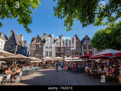 Tours (Centrale Francia occidentale): 'Place Plumereau' piazza nel centro della città.Caption locale *** Foto Stock