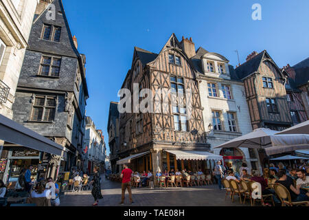 Tours (Centrale Francia occidentale): 'Place Plumereau' piazza nel centro della città.Caption locale *** Foto Stock