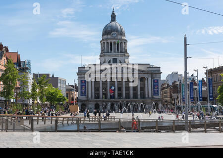 Nottingham City Centre. Vista della piazza principale del mercato, Nottingham Consiglio costruzione Casa dietro. Foto Stock