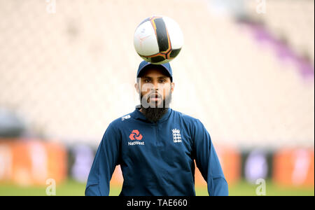 L'Inghilterra del Adil Rashid durante una sessione di reti all'Hampshire ciotola, Southampton. Foto Stock