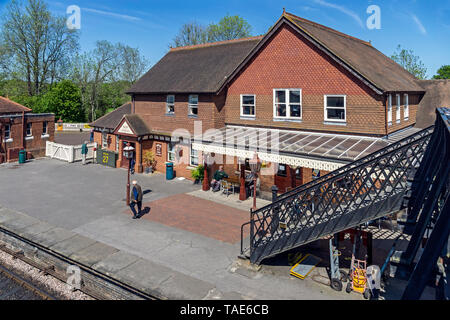 La stazione ferroviaria edificio presso la ferrovia Bluebell a Sheffield Park Station in East Surrey in Inghilterra REGNO UNITO Foto Stock