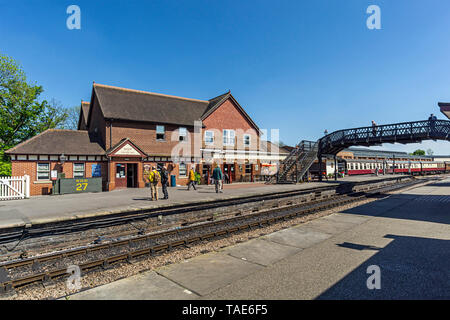 La stazione ferroviaria edificio presso la ferrovia Bluebell a Sheffield Park Station in East Surrey in Inghilterra REGNO UNITO Foto Stock