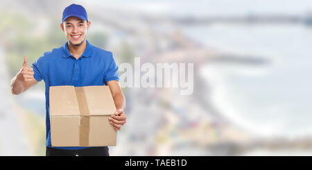 Confezione di consegna pacchi scatola di servizio per erogazione di intestazione lavoro copyspace di successo copia spazi all'aperto Foto Stock