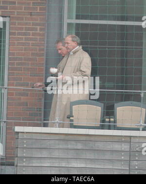 Liverpool ,Uk ex proprietario di Liverpool Tom Hicks e i suoi figli visita credito Melwood Ian Fairbrother/Alamy Stock Foto Foto Stock