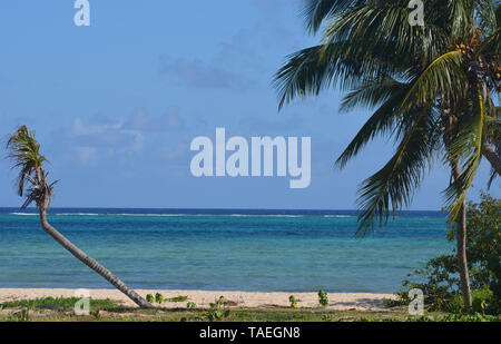 Spiaggia Guardalavaca nel sud di Cuba, attualmente minacciata da un massiccio insostenibile modello di turismo Foto Stock