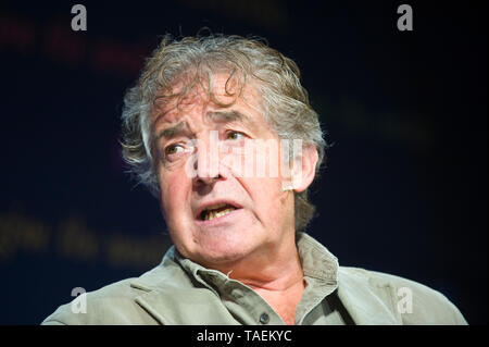 Tony Juniper CBE diruttori scrittore autore sostenibilità advisor e ambientalista parlando sul palco a Hay Festival 2019 Hay on Wye Powys Wales UK Foto Stock