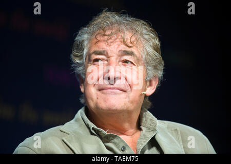 Tony Juniper CBE diruttori scrittore autore sostenibilità advisor e ambientalista parlando sul palco a Hay Festival 2019 Hay on Wye Powys Wales UK Foto Stock
