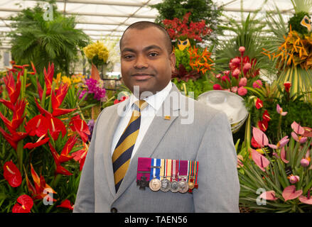 Lancia il sergente Johnson Beharry, VC, Esercito Britannico soldato che, il 18 marzo 2005, è stato premiato con il Victoria Cross a Chelsea Flower Show. Foto Stock