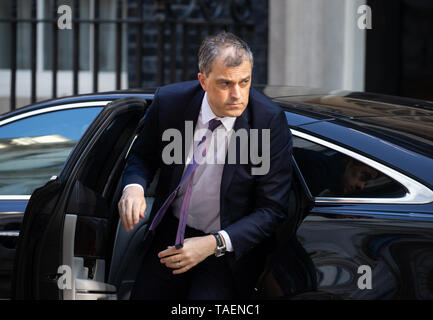 Julian Smith, Segretario Parlamentare per il Tesoro (Chief Whip), arriva a Downing Street per una riunione del gabinetto. Foto Stock