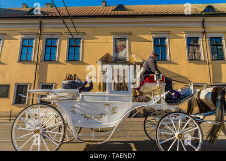 Una vista nel centro medievale della città vecchia di Cracovia Foto Stock