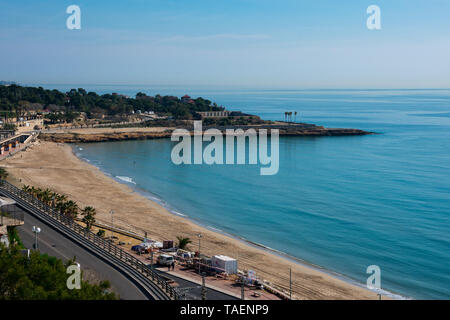 Tarragona, Spagna. Febbraio 8, 2019. Vista del Mediterraneo vedere. Balcone mediterraneo di Tarragona Foto Stock