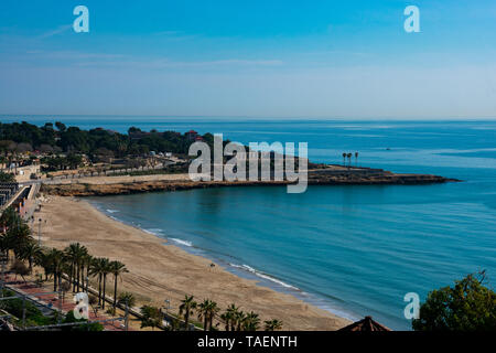 Tarragona, Spagna. Febbraio 8, 2019. Vista del Mediterraneo vedere. Balcone mediterraneo di Tarragona Foto Stock