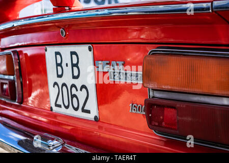 Sede FIAT 124 sport in spirito di montjuic circuito di Barcellona auto show. Foto Stock