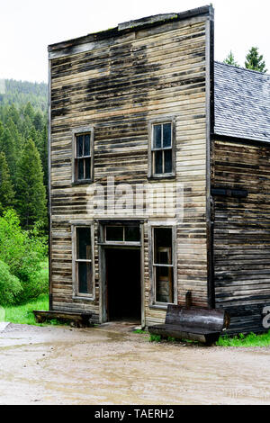 Un vecchio negozio in Granato città fantasma nei pressi di Missoula, Montana, USA Foto Stock