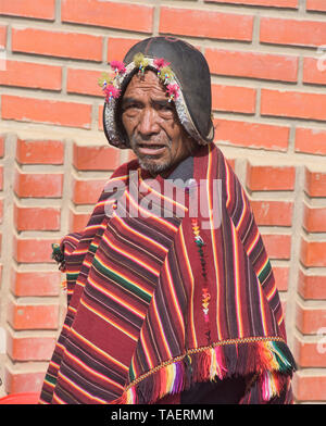 Yampara tradizionale uomo con Cappello in cuoio, Tarabuco, Bolivia Foto Stock