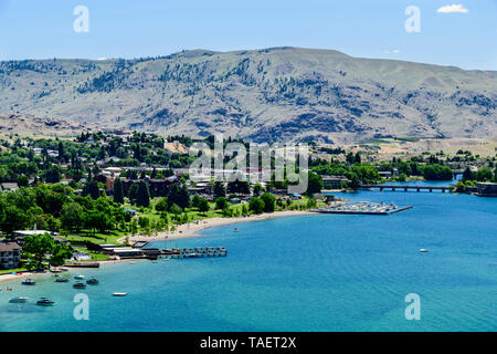 Barche, dock e un porto turistico sul lago Chelan vicino Chelan, nello Stato di Washington, USA. Foto Stock