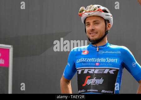 Gianluca Brambilla di Italia e Team Trek visto durante il 102º edizione del Giro d'Italia 2019, stadio 13 a 196km Stadio da Pinerolo a Ceresole Reale (Lago Serrù) 2247m . Foto Stock