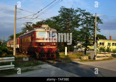 Stazione ferroviaria in Kazanlak. Provincia di Stara Zagora.BULGARIA Foto Stock