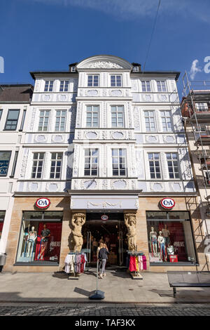 COBURG / Germania: Ramo del negozio di moda C & A in un bellissimo edificio storico nella città vecchia Foto Stock