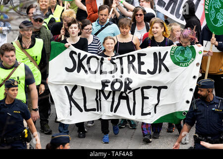 Stoccolma, Svezia. 24 Maggio, 2019. 16-anno-vecchio clima svedese Greta attivista Thunberg dimostrando a Stoccolma il venerdì. Foto Stock