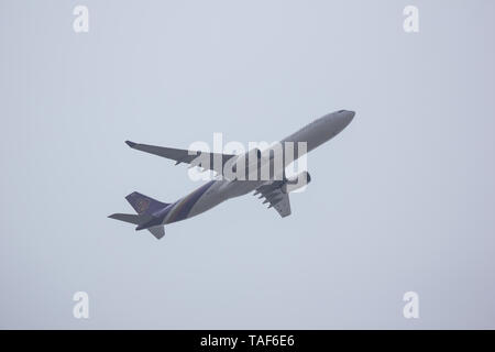 Licciana Nardi, Italia - 22 Maggio 2019: HS-TEQ Airbus A330-300 di Thai Airways. In Volo Chiang Mai a Bangkok. Foto Stock