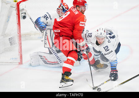 Alexander OVECHKIN, RUS 8 competere, lotta per il puck contro Alex DEBRINCAT, USA 12 Cory SCHNEIDER, STATI UNITI D'AMERICA 35 RUSSIA - USA 4-3 Russland - USA Quarti di Finale IIHF Hockey su ghiaccio ai campionati mondiali di Bratislava, Slovacchia, Slowakei, 23 maggio 2019, STAGIONE 2018/2019, © Peter Schatz / Alamy Live News Foto Stock