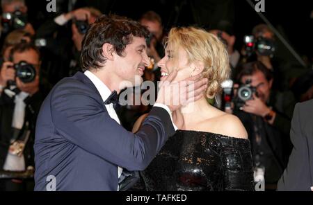 Cannes, Francia. 24 Maggio, 2019. Virginie Efira, Niels Schneider, 2019 Credit: Allstar Picture Library/Alamy Live News Foto Stock