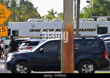 Fort Lauderdale, Florida, Stati Uniti d'America. 24 Maggio, 2019. Hamid Ould-Rouis chi era 58 anni è stato ucciso dopo essere scattato dalla legge i funzionari di polizia. Un U.S. Il maresciallo ha detto il sospetto è stato voluto per tentato omicidio. Quando è uscito il suo veicolo nel parcheggio, egli era in possesso di una pistola che era quando i membri della task force sparato e ucciso nel parcheggio. I tiratori veicolo una VW è stato poi rimosso dalla moschea con tiro fuori di windows. Credito: tempeste Media Group/Alamy Live News Foto Stock