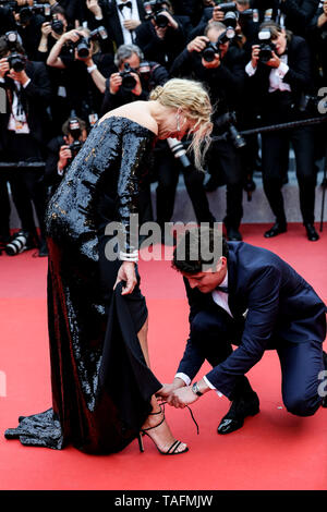 Cannes. 24 Maggio, 2019. Niels Schneider e Virginie Efira arriva alla premiere di ' SYBIL ' durante il 2019 Festival di pellicola di Cannes il 24 maggio 2019 presso il Palais des Festivals in Cannes, Francia. ( Credito: Lyvans Boolaky/spazio di immagine/Media Punch)/Alamy Live News Foto Stock